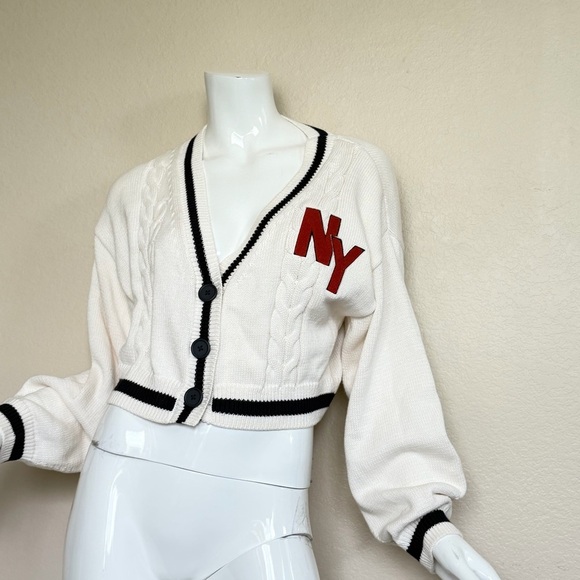 H&M Cream Sweater with Navy Blue Trim - Picture 2 of 8